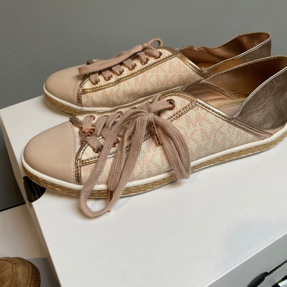 Micheal Kors shoes - Picture 3 of 3